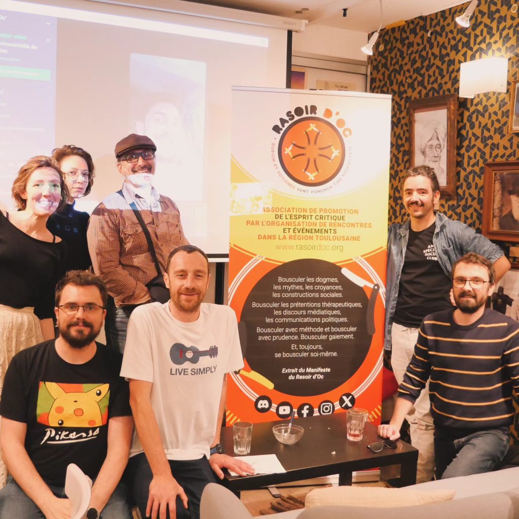 Remise du kakemono de l'association conçu par JV